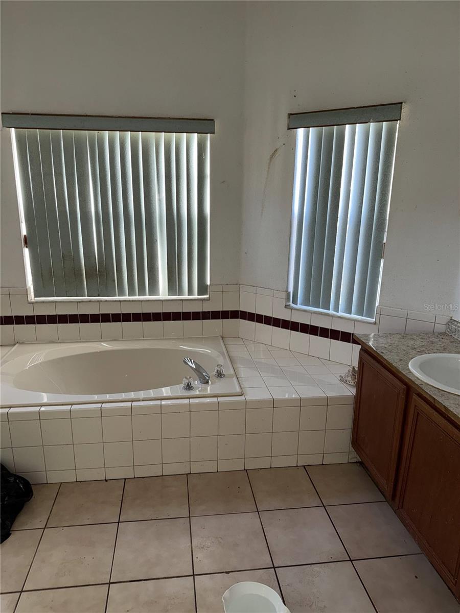 Image 5 of 7 For 4203 Lugano Court