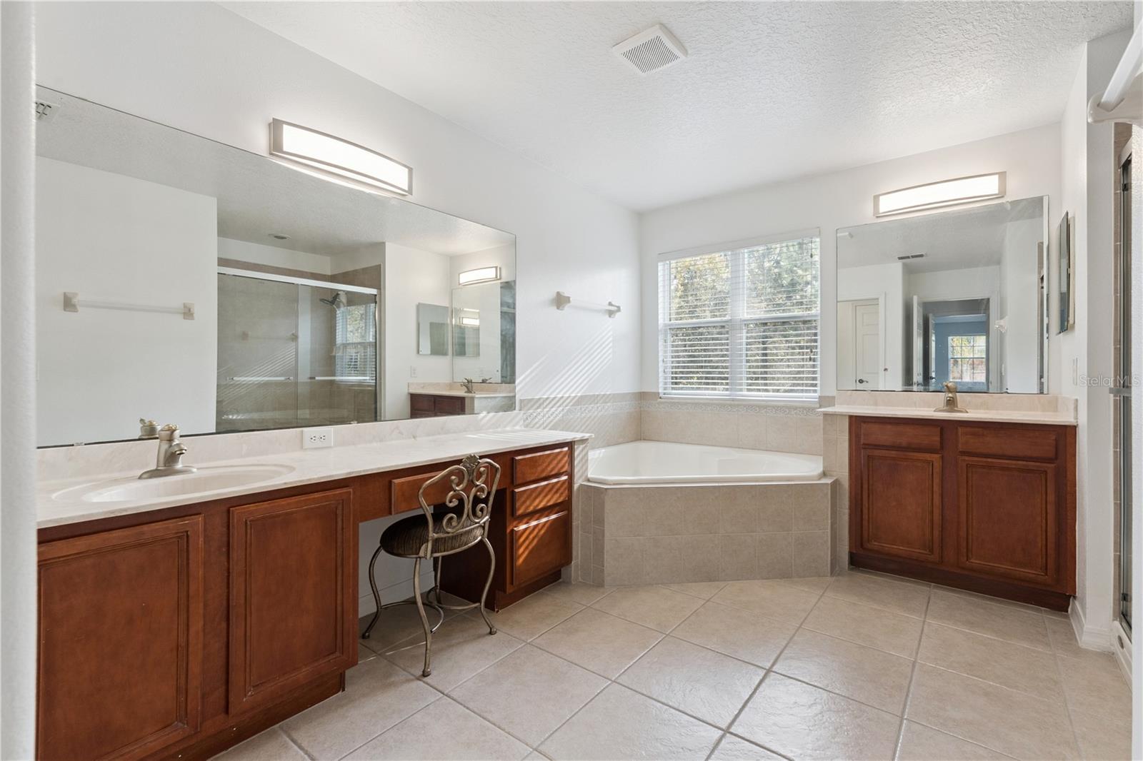 Image 31 of 42 For 5295 Adair Oak Drive