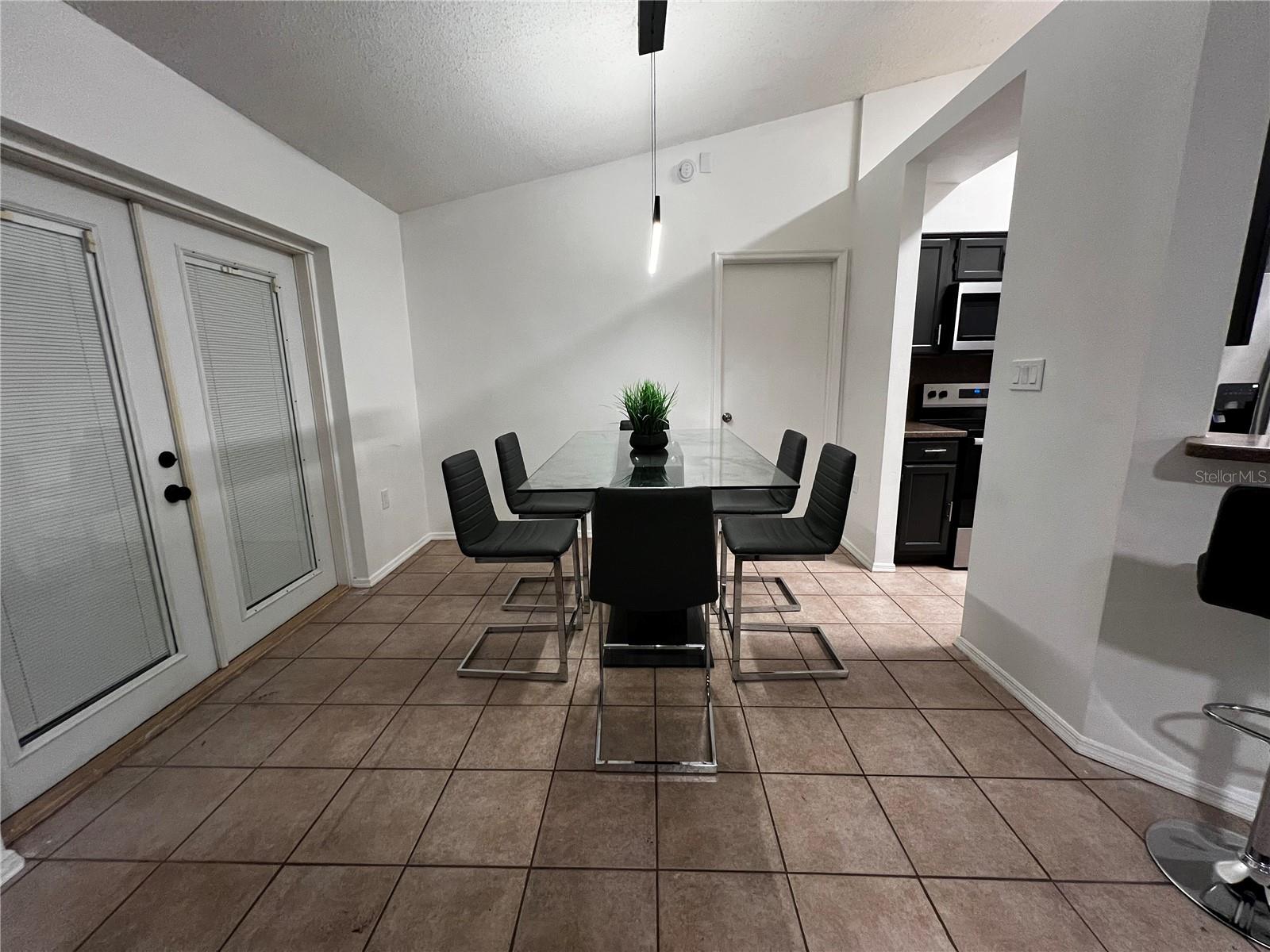 Image 6 of 23 For 6042 Brookhill Cir