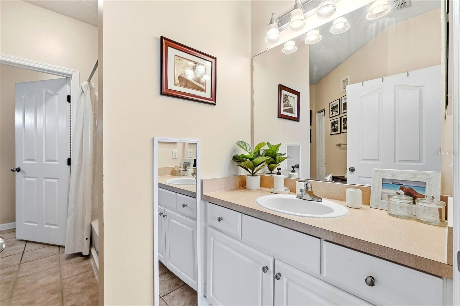 Image 20 of 27 For 12837 Madison Pointe Circle 208