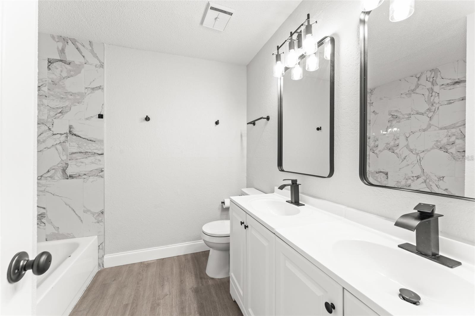 Image 11 of 17 For 1932 Lake Atriums Circle 69