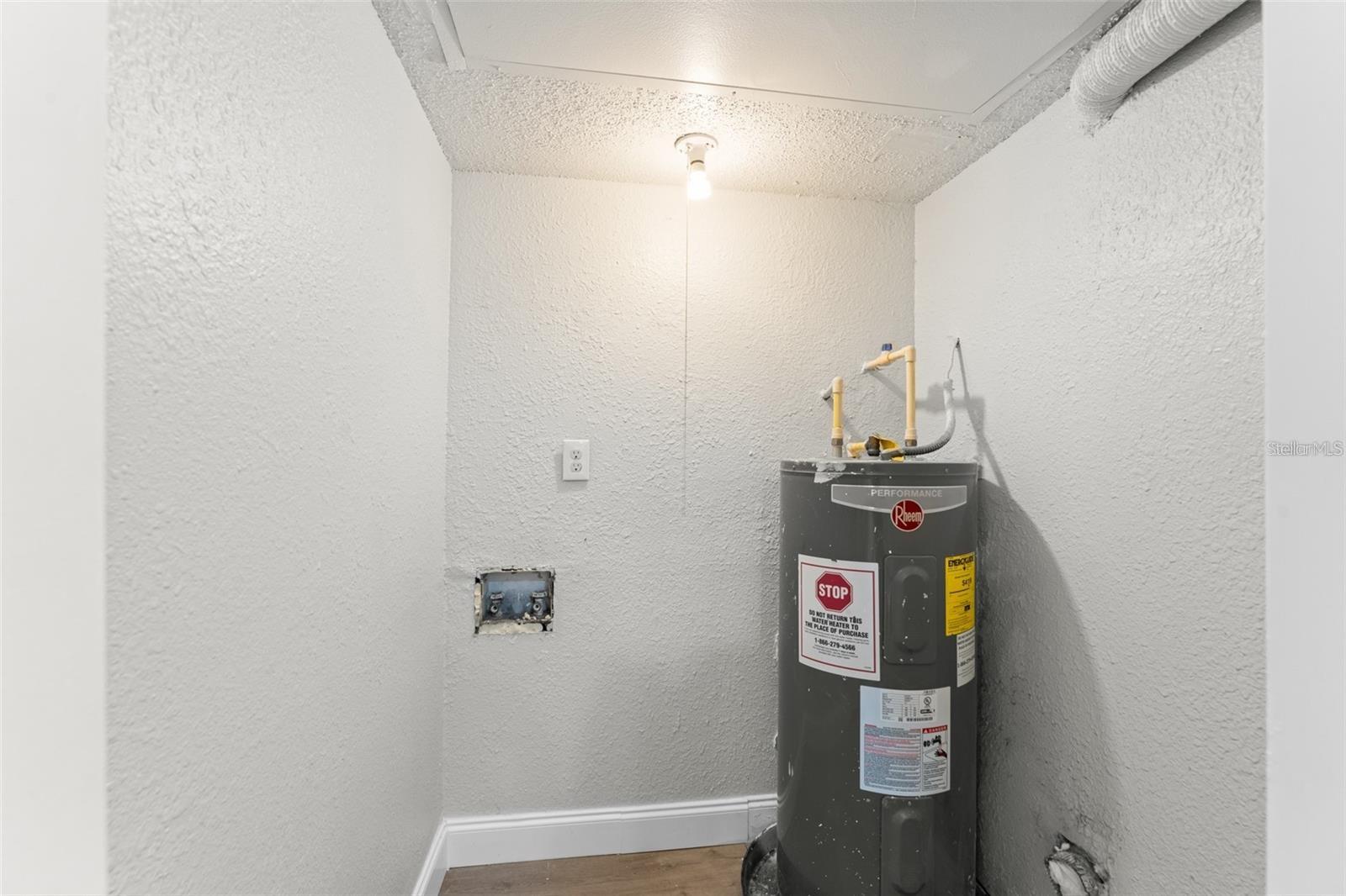 Image 12 of 17 For 1932 Lake Atriums Circle 69