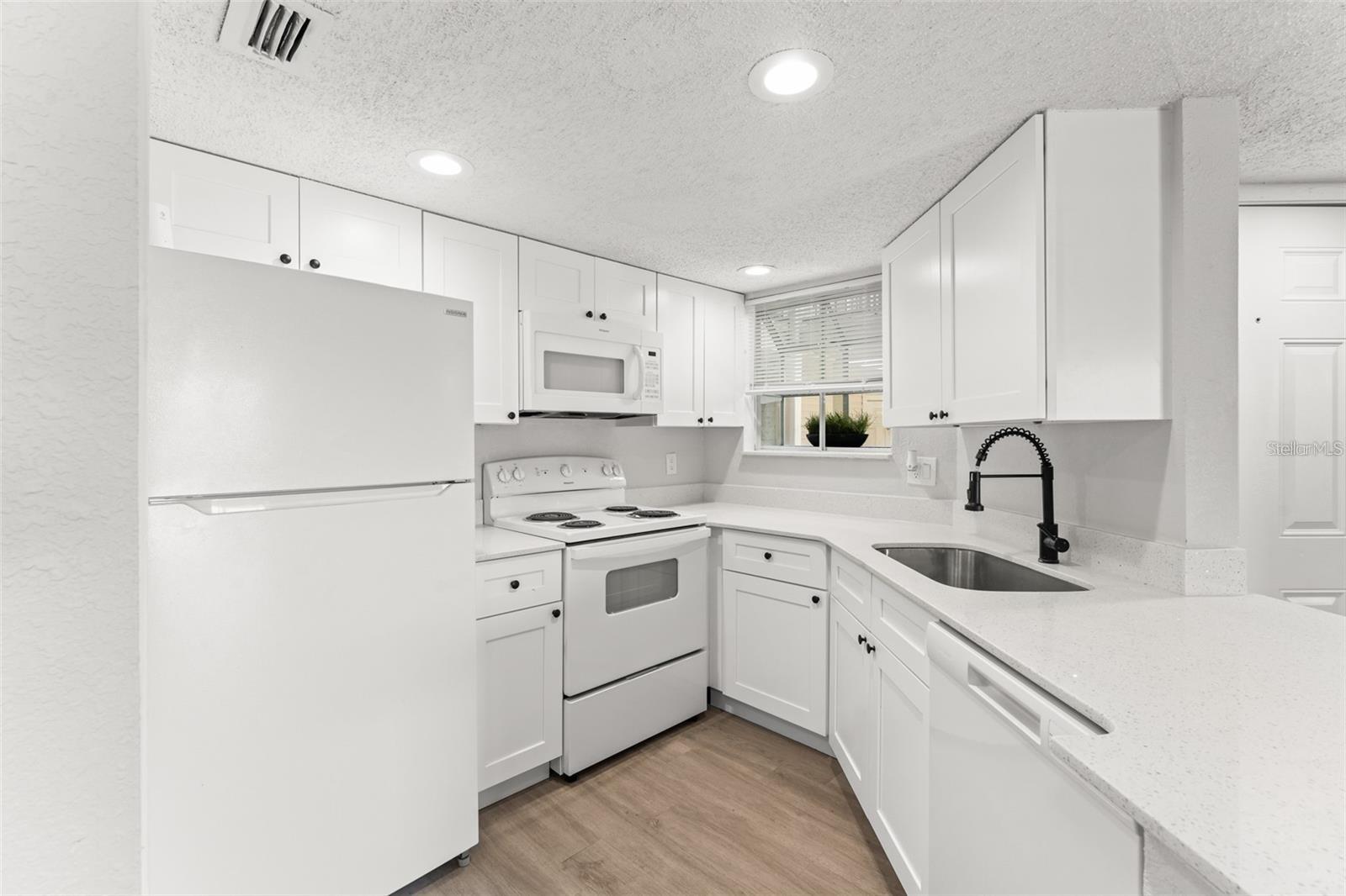 Image 5 of 17 For 1932 Lake Atriums Circle 69