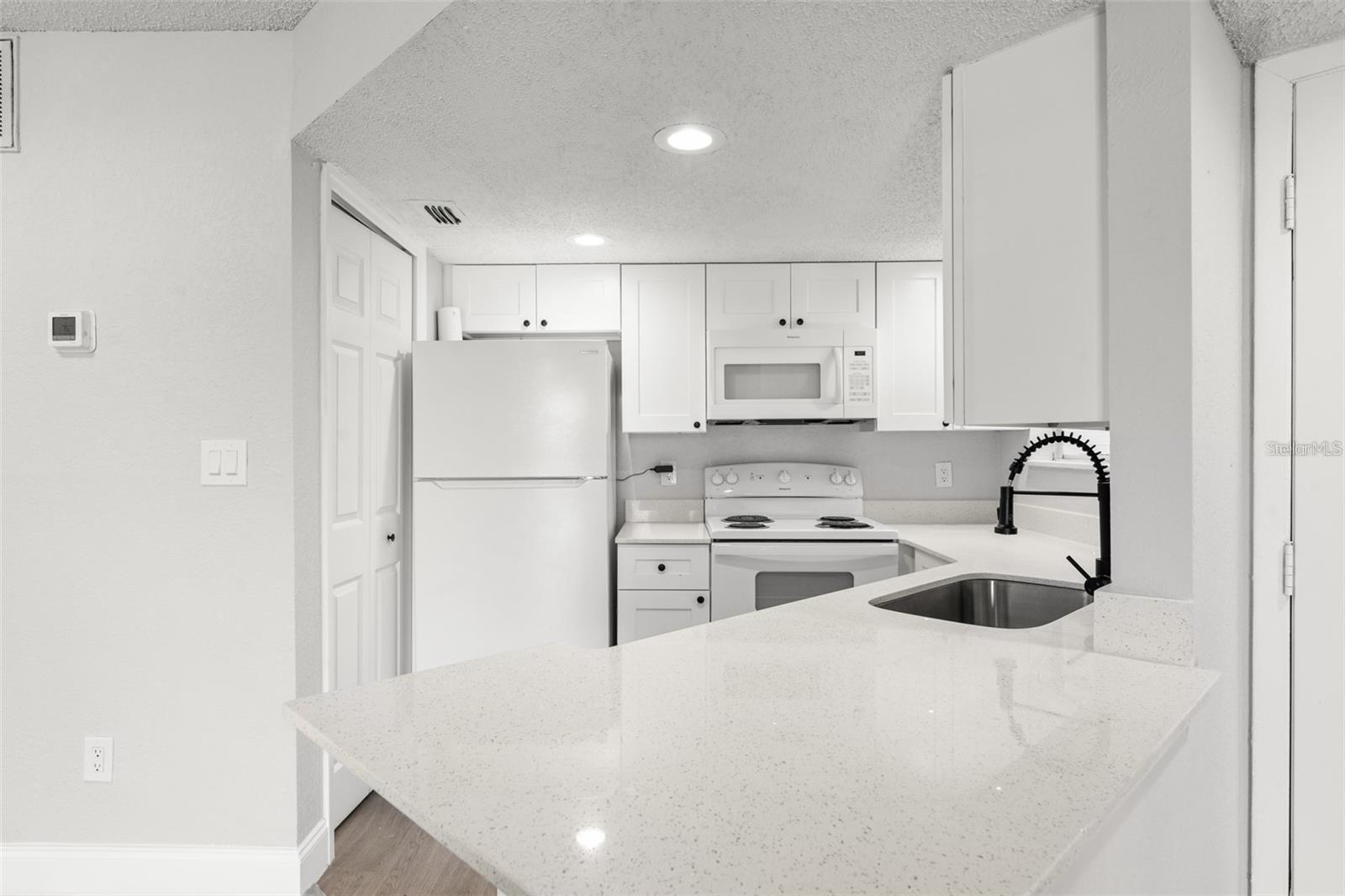 Image 6 of 17 For 1932 Lake Atriums Circle 69