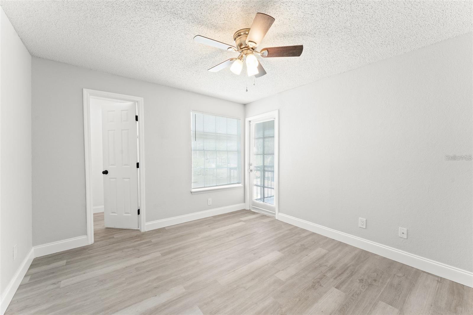 Image 9 of 17 For 1932 Lake Atriums Circle 69