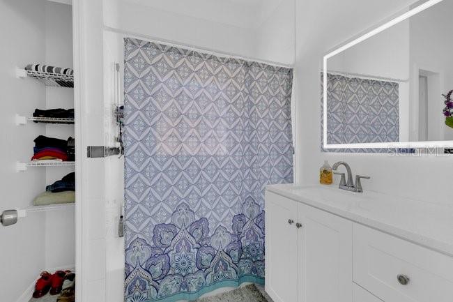 Image 25 of 36 For 1057 Universal Rest Place