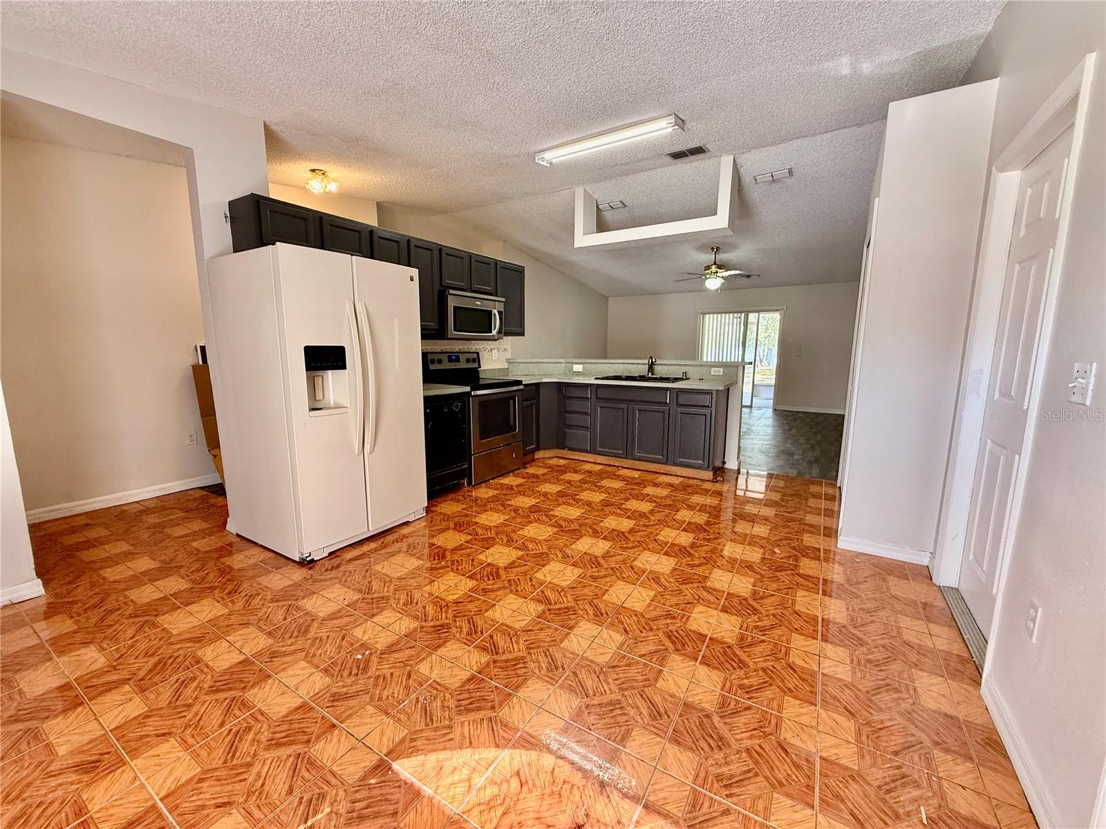 Image 8 of 25 For 431 Flamingo Court