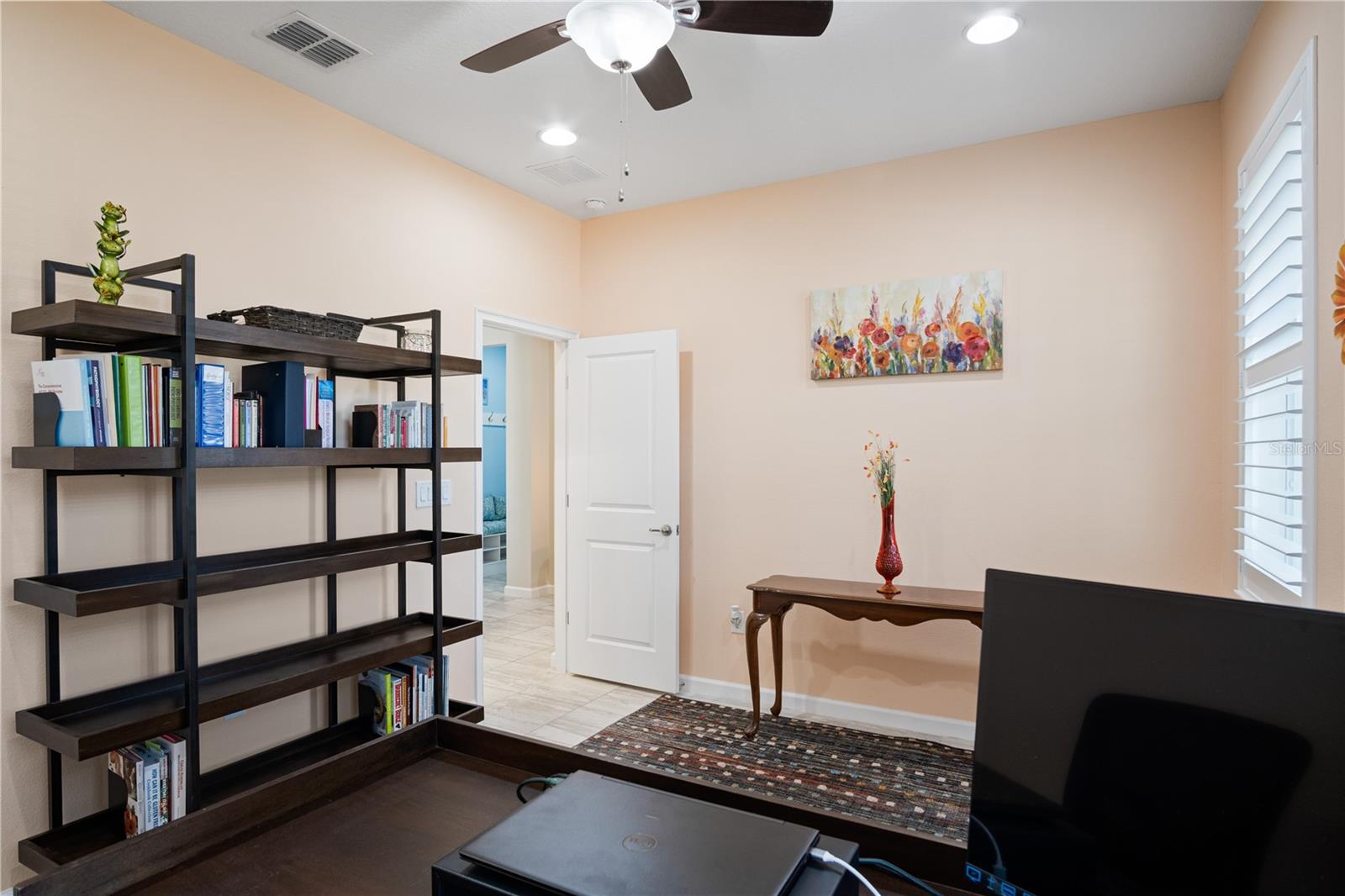 Image 16 of 39 For 468 Sapphire Drive