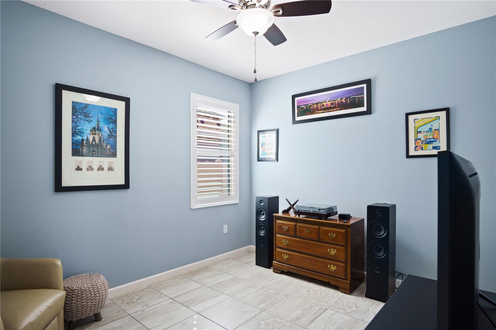 Image 19 of 39 For 468 Sapphire Drive