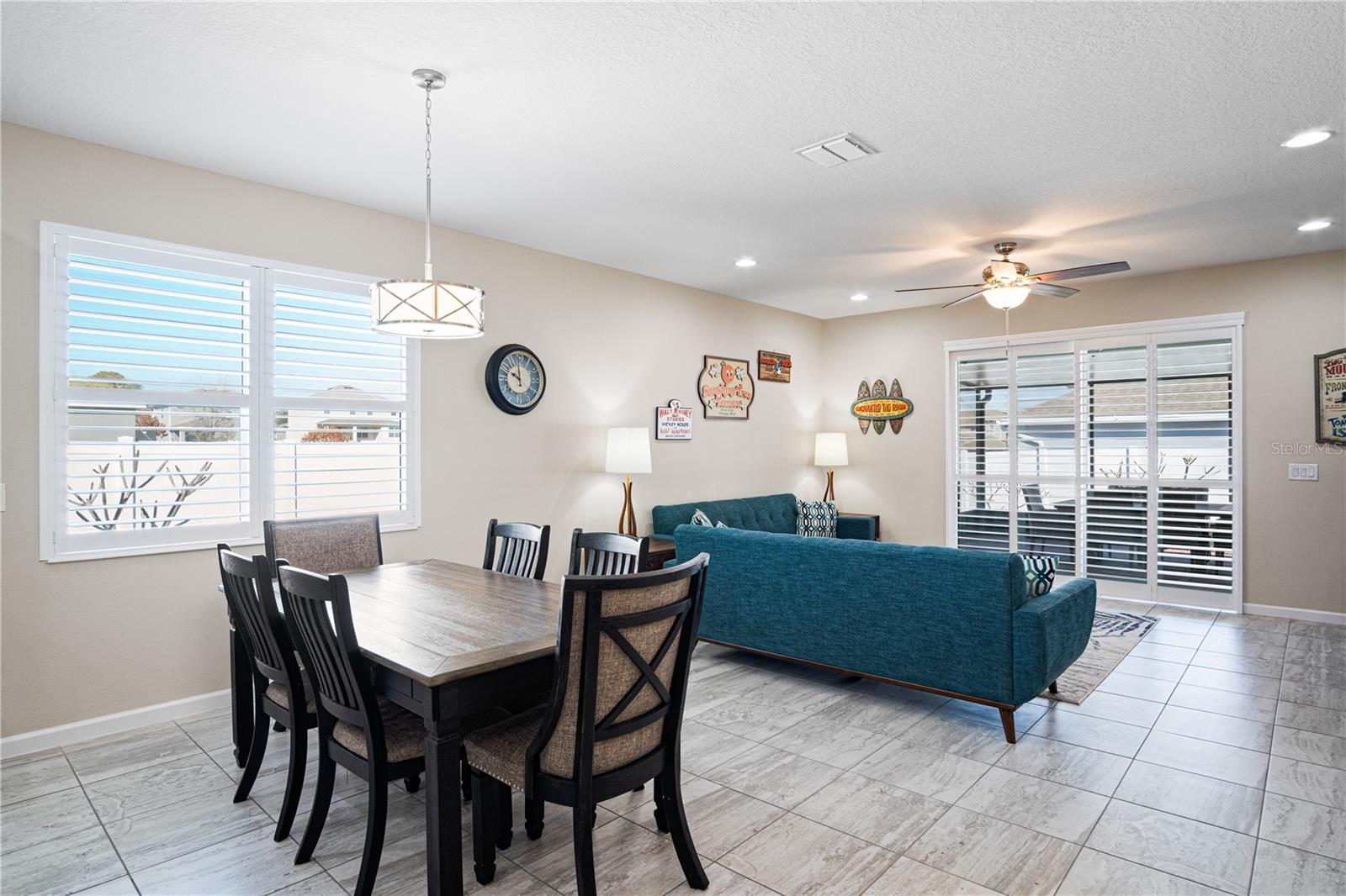 Image 22 of 39 For 468 Sapphire Drive