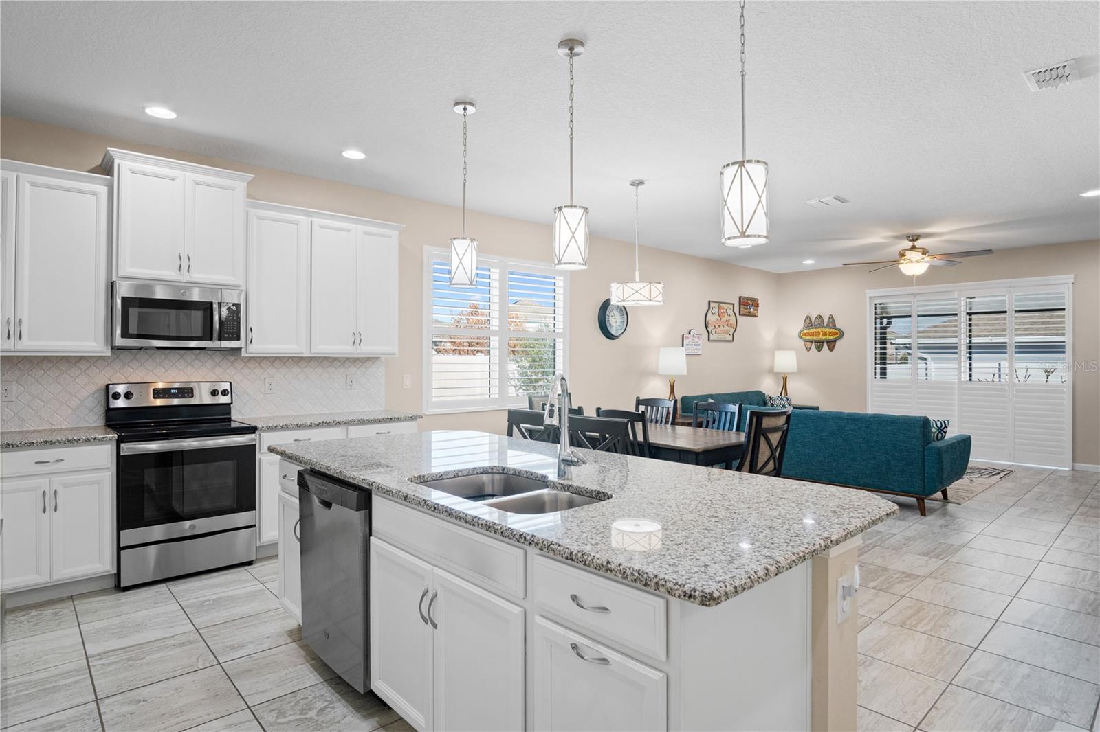 Image 3 of 39 For 468 Sapphire Drive