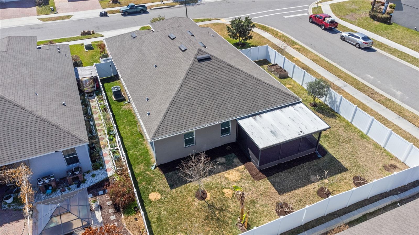 Image 30 of 39 For 468 Sapphire Drive