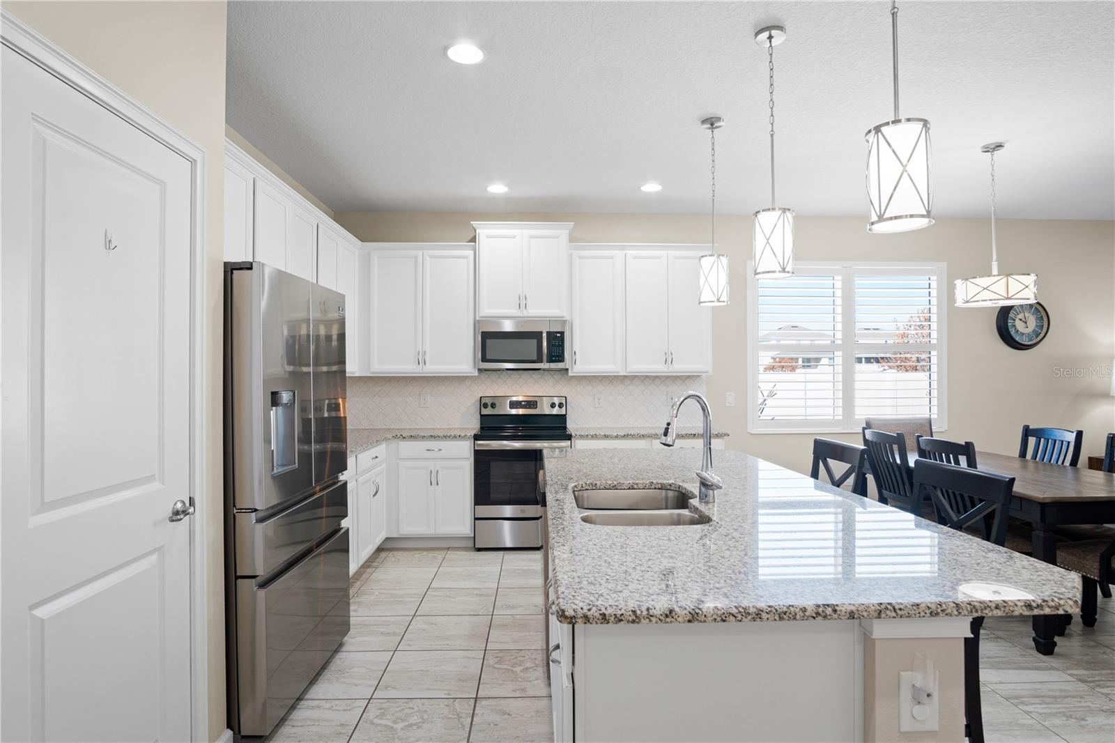 Image 7 of 39 For 468 Sapphire Drive