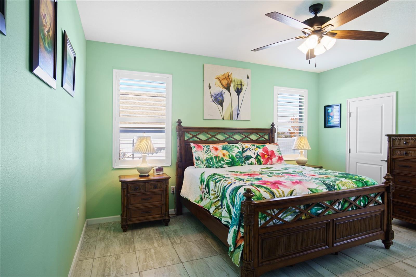 Image 8 of 39 For 468 Sapphire Drive