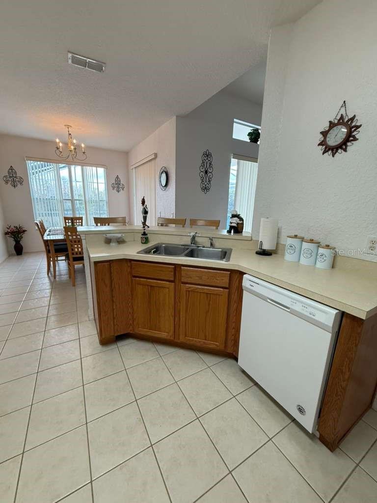 Image 28 of 33 For 543 Birkdale Street