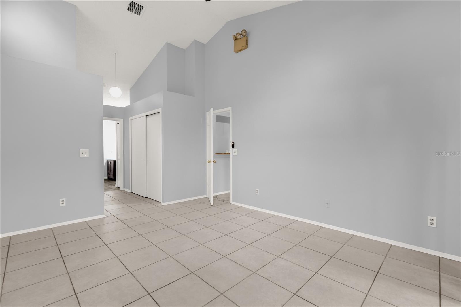 Image 3 of 26 For 14528 Redmeadow Court