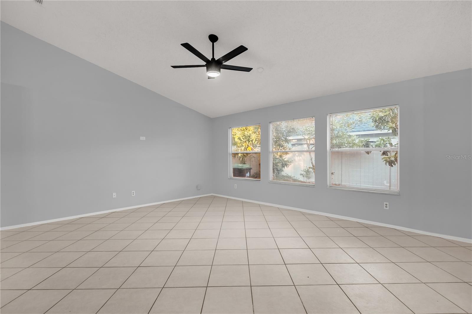 Image 9 of 26 For 14528 Redmeadow Court