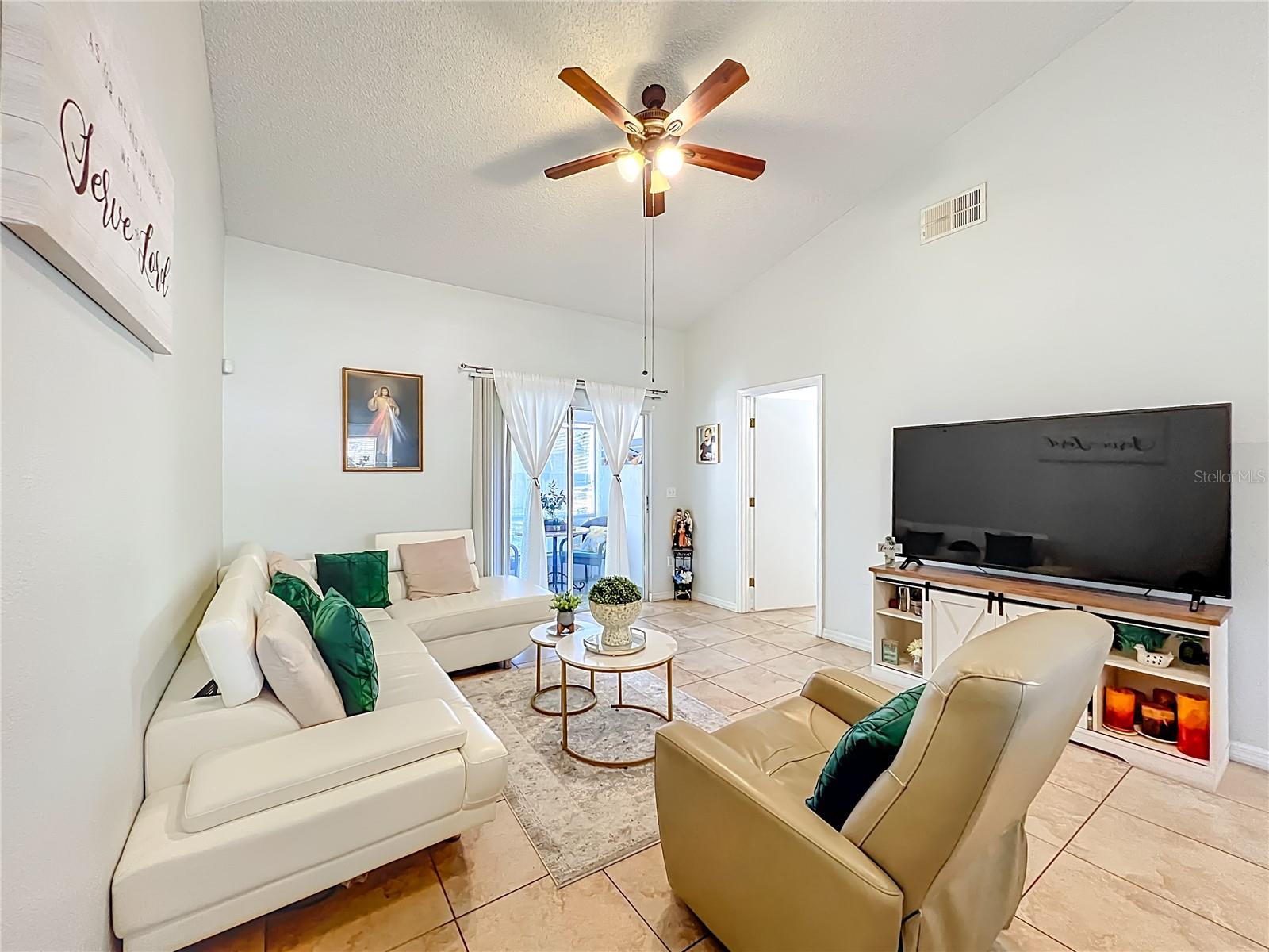 Image 19 of 55 For 2364 Water View Loop