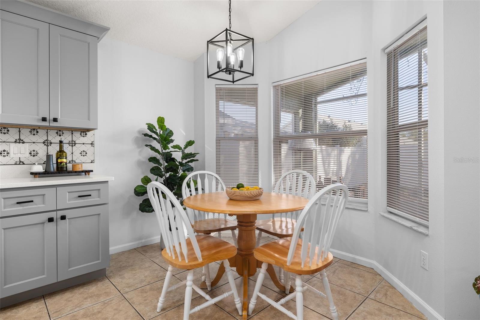 Image 11 of 51 For 2752 Wilshire Road