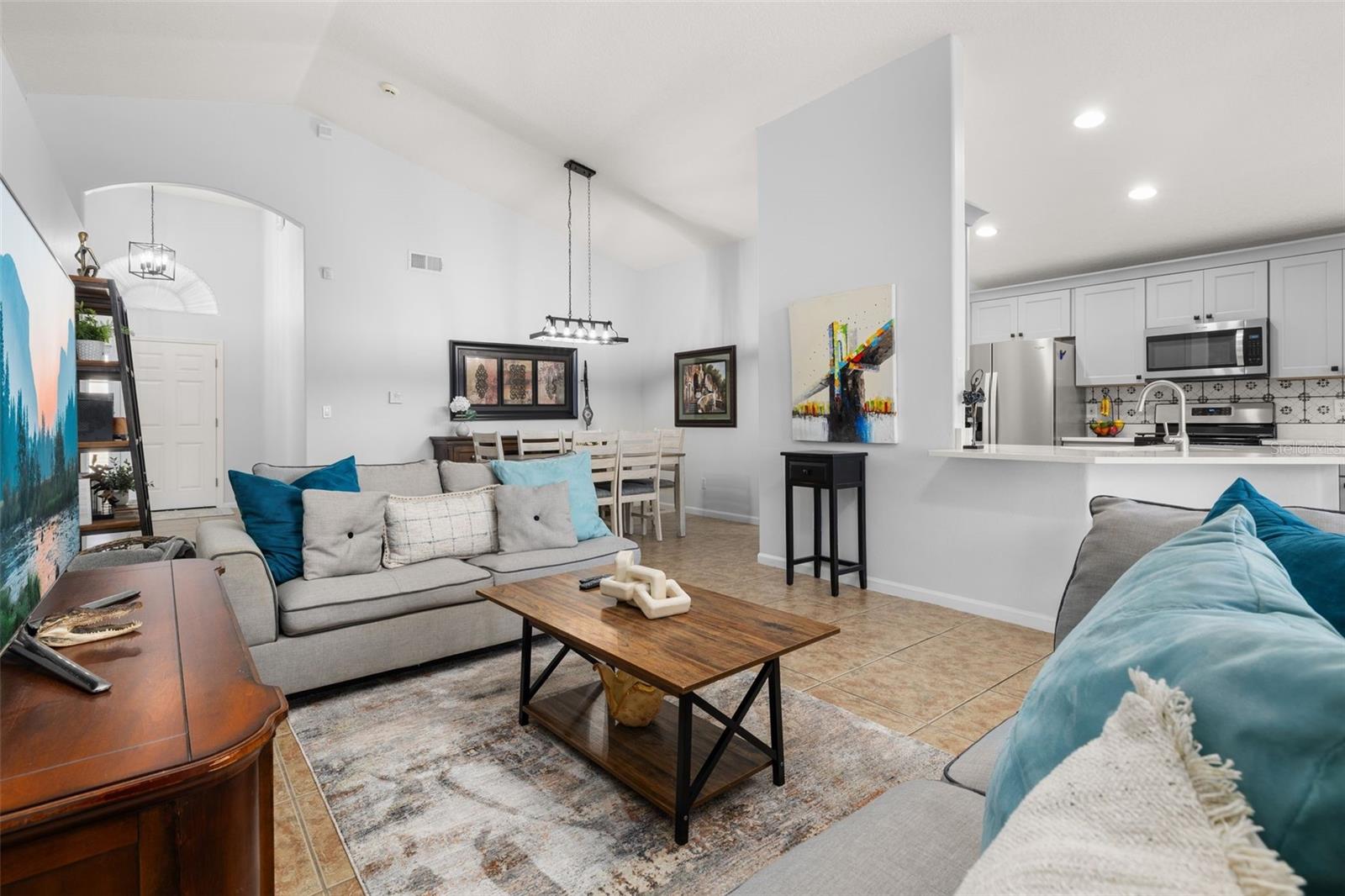 Image 4 of 51 For 2752 Wilshire Road