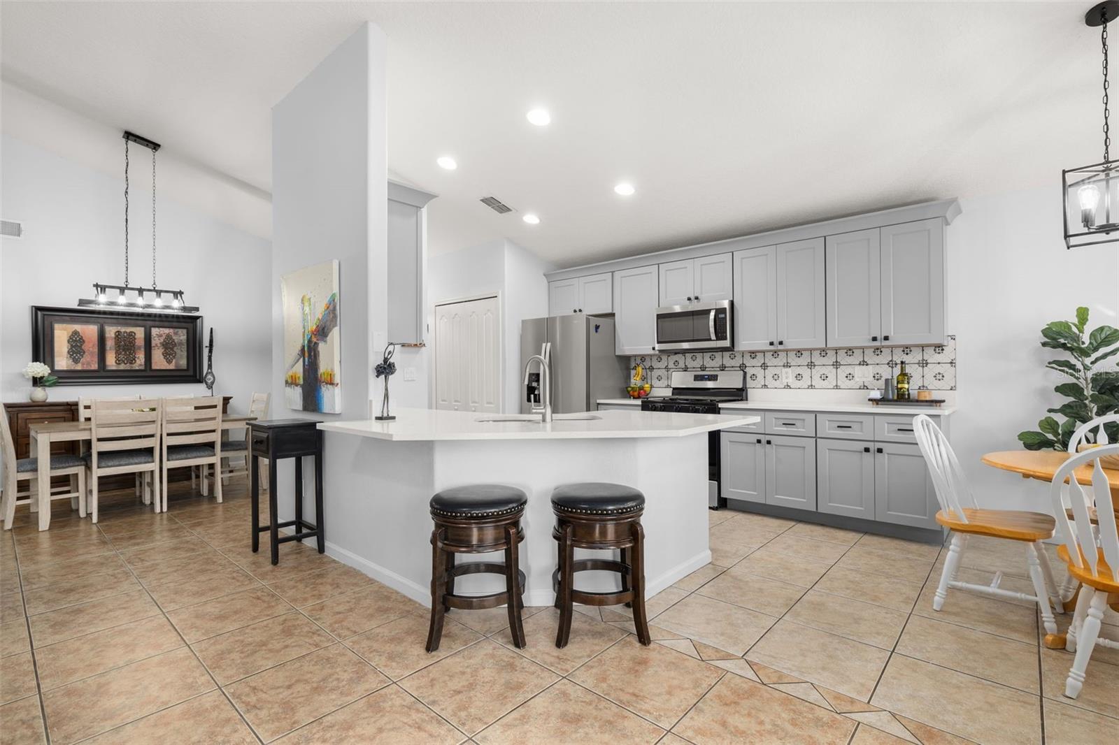 Image 5 of 51 For 2752 Wilshire Road