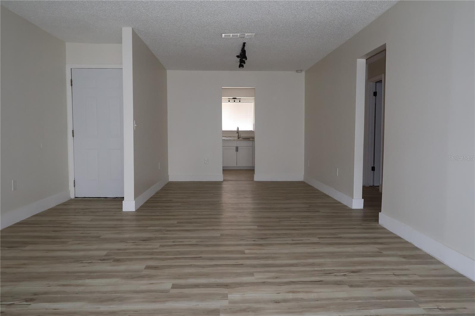 Image 4 of 13 For 4213 Semoran Boulevard 9