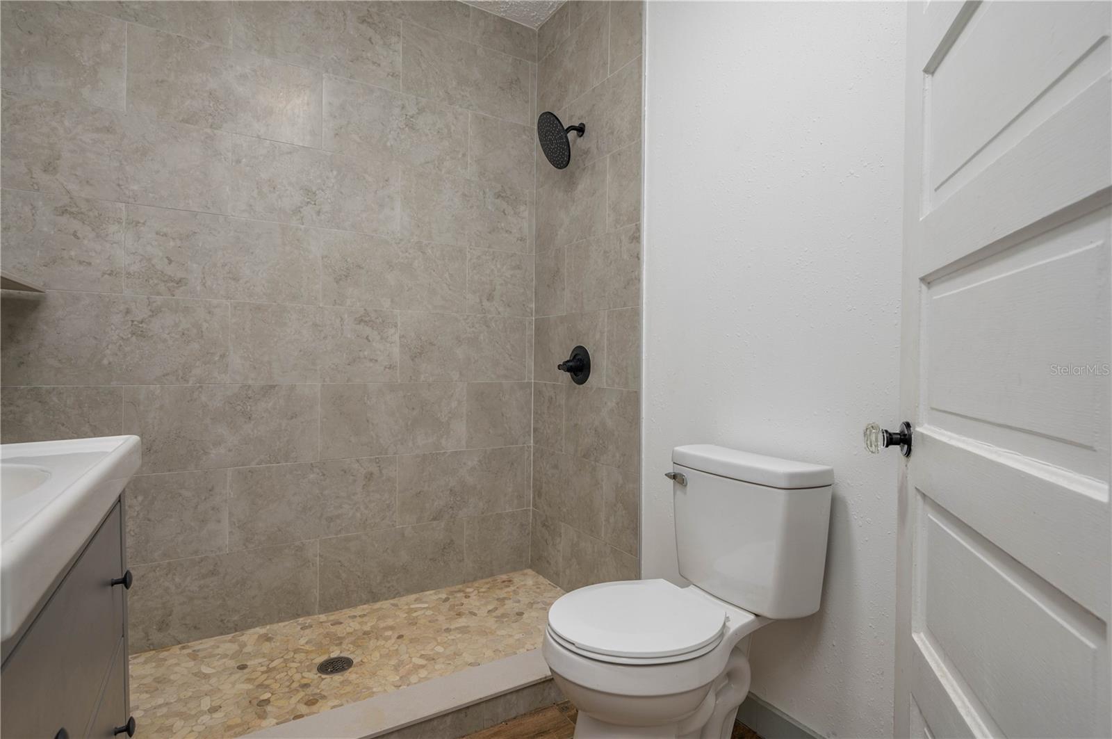 Image 3 of 5 For 511 Avenue G Nw