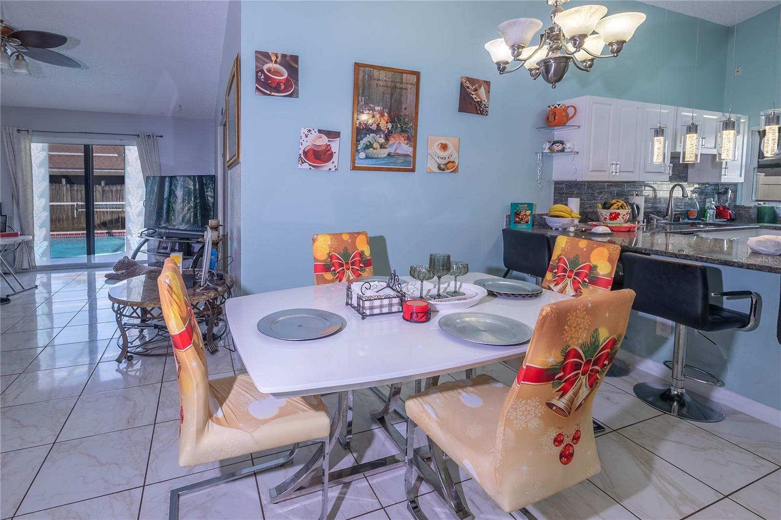 Listing photo id 5 for 2672 Debany Road