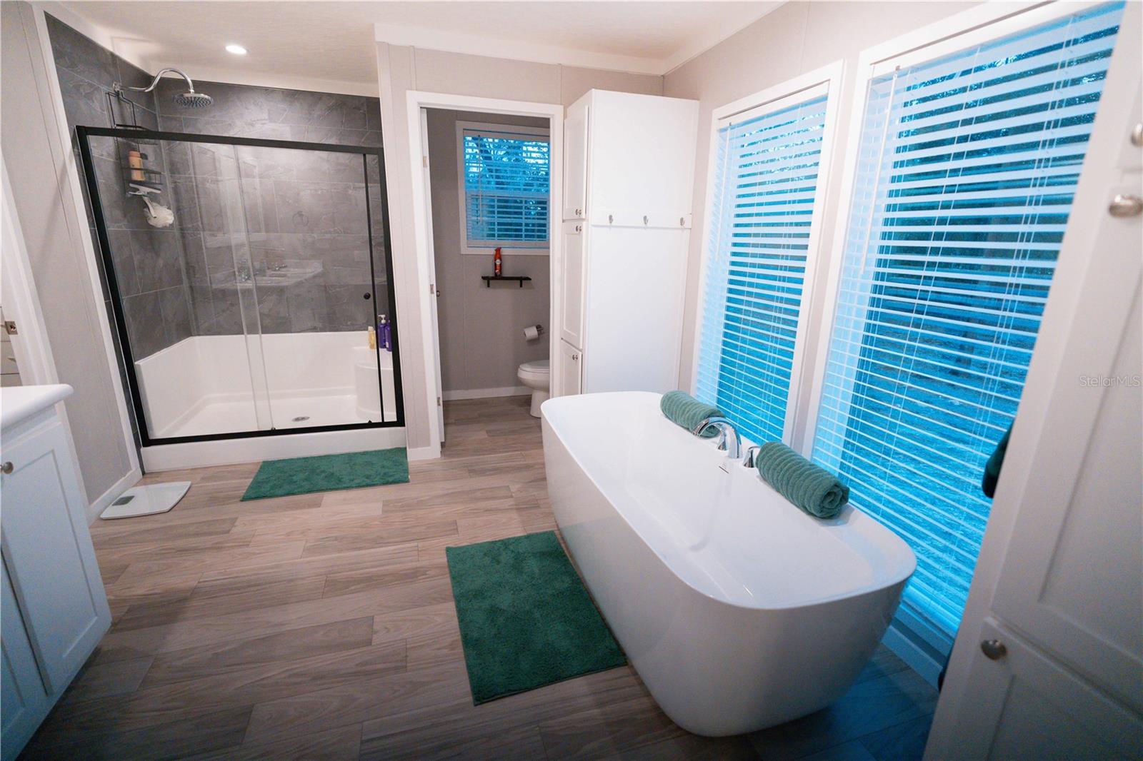 Image 11 of 58 For 7670 97th Court