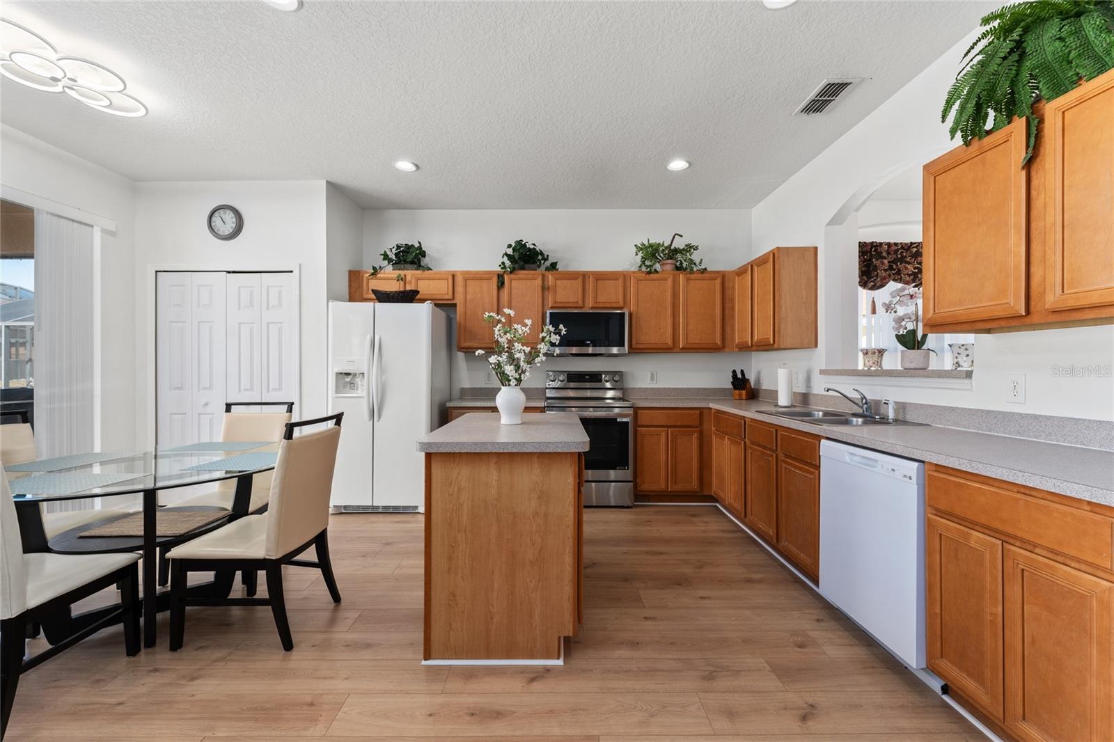 Image 13 of 54 For 1031 Solana Circle