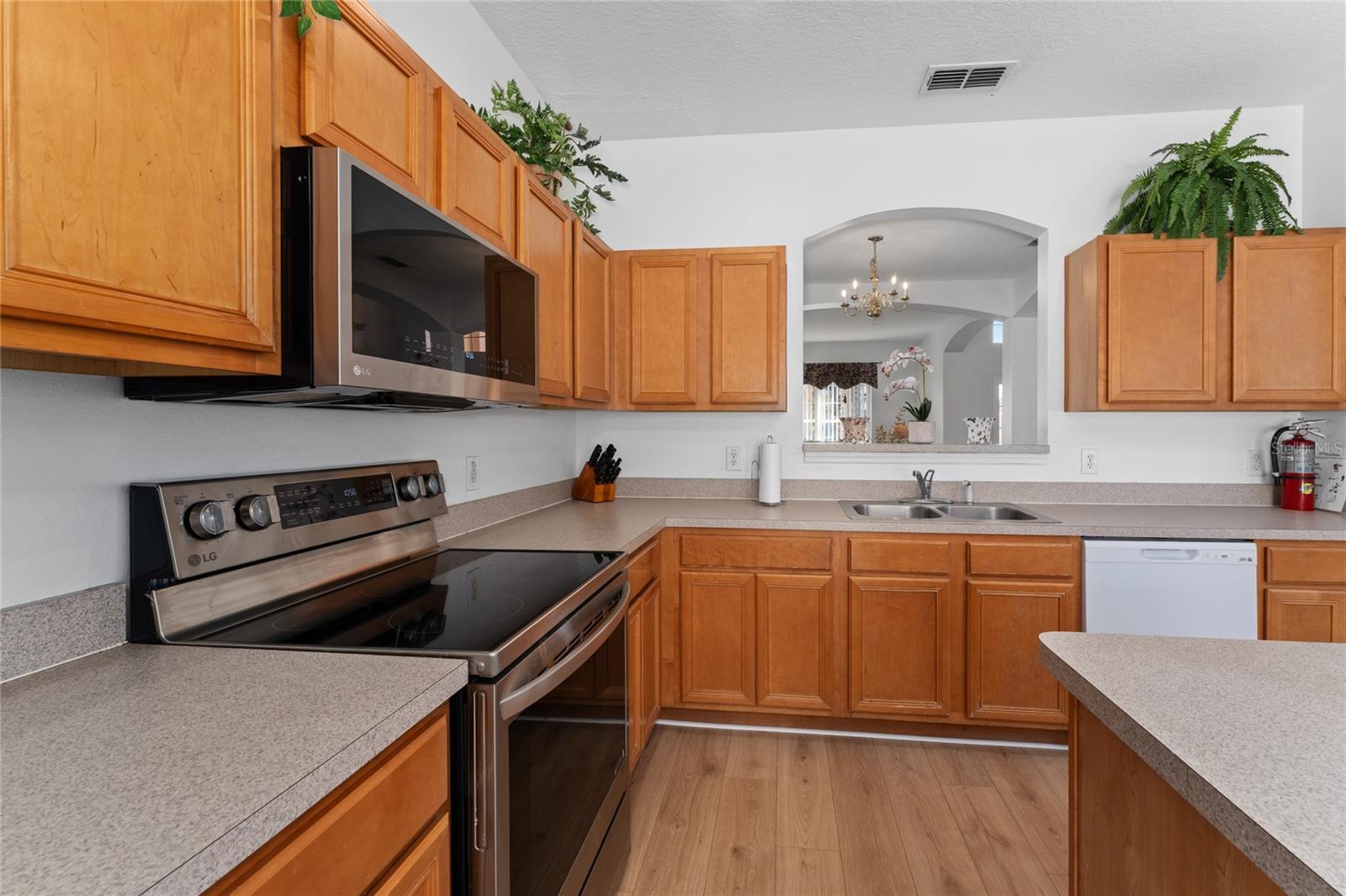 Image 14 of 54 For 1031 Solana Circle