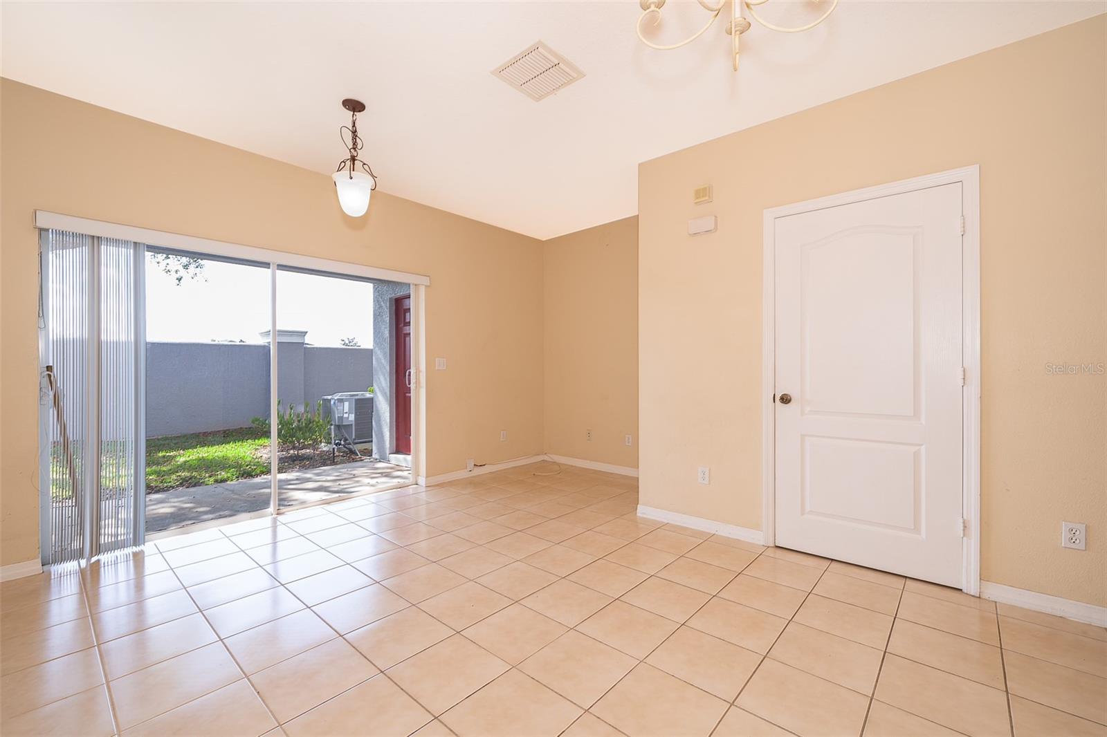 Image 11 of 31 For 10918 Savannah Wood Drive 10918