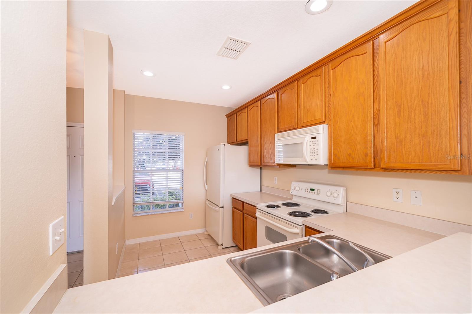 Image 9 of 31 For 10918 Savannah Wood Drive 10918