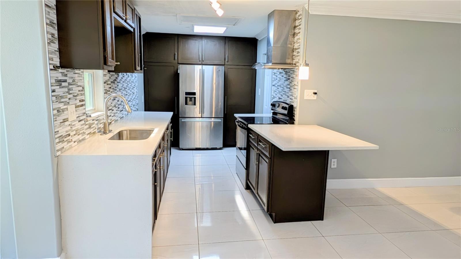 Listing photo id 12 for 4178 Tatum Street