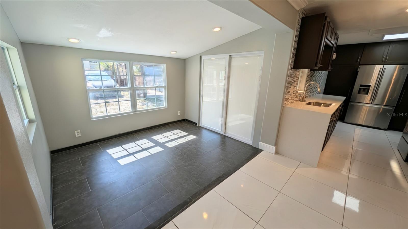 Listing photo id 3 for 4178 Tatum Street