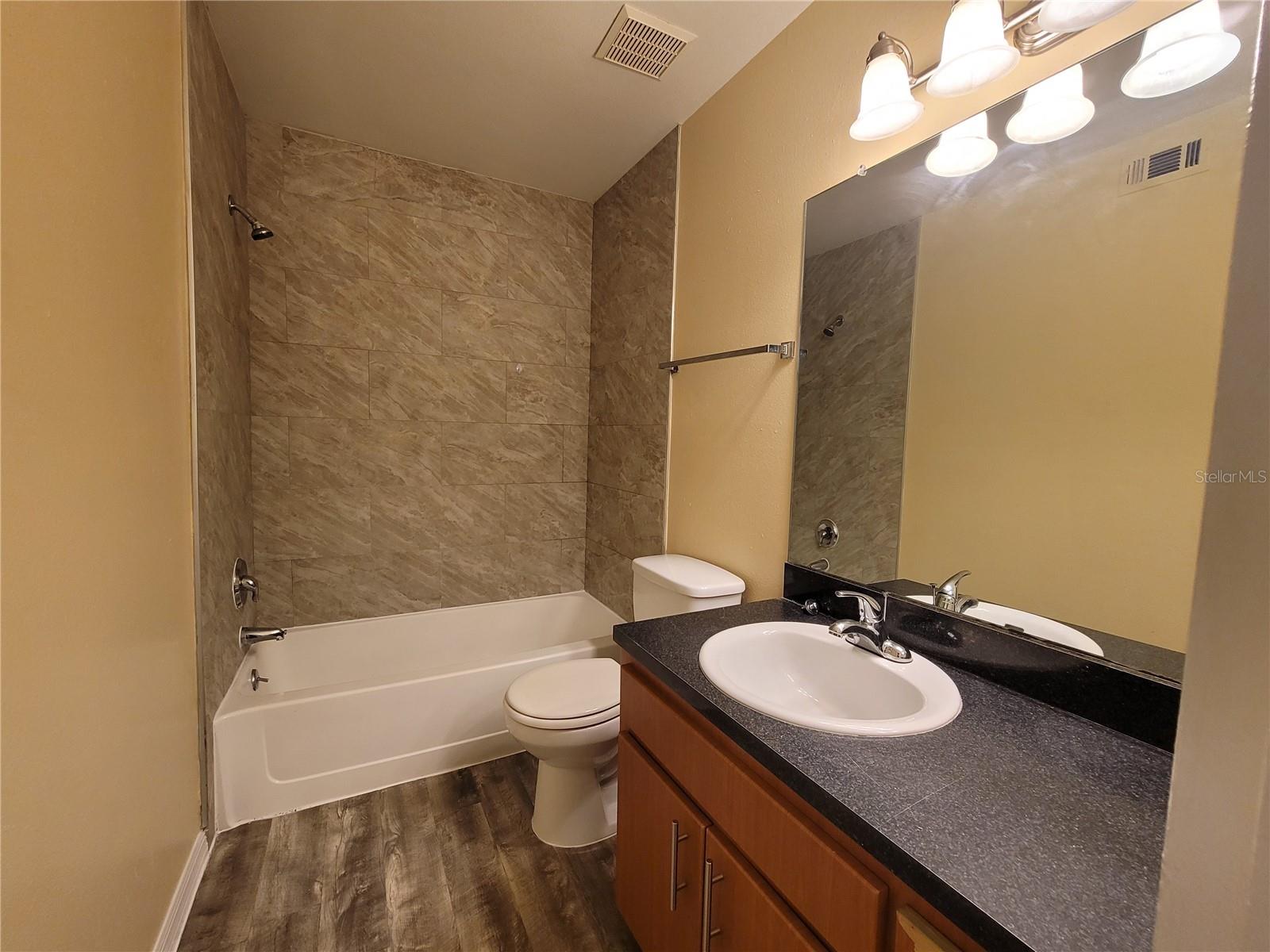 Image 14 of 18 For 421 Fountainhead Circle 213