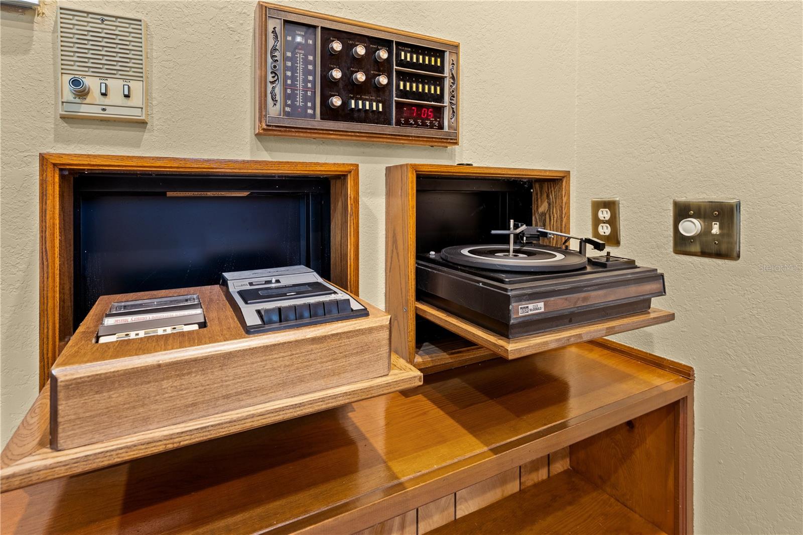 Image 20 of 56 For 1540 Grandview Boulevard