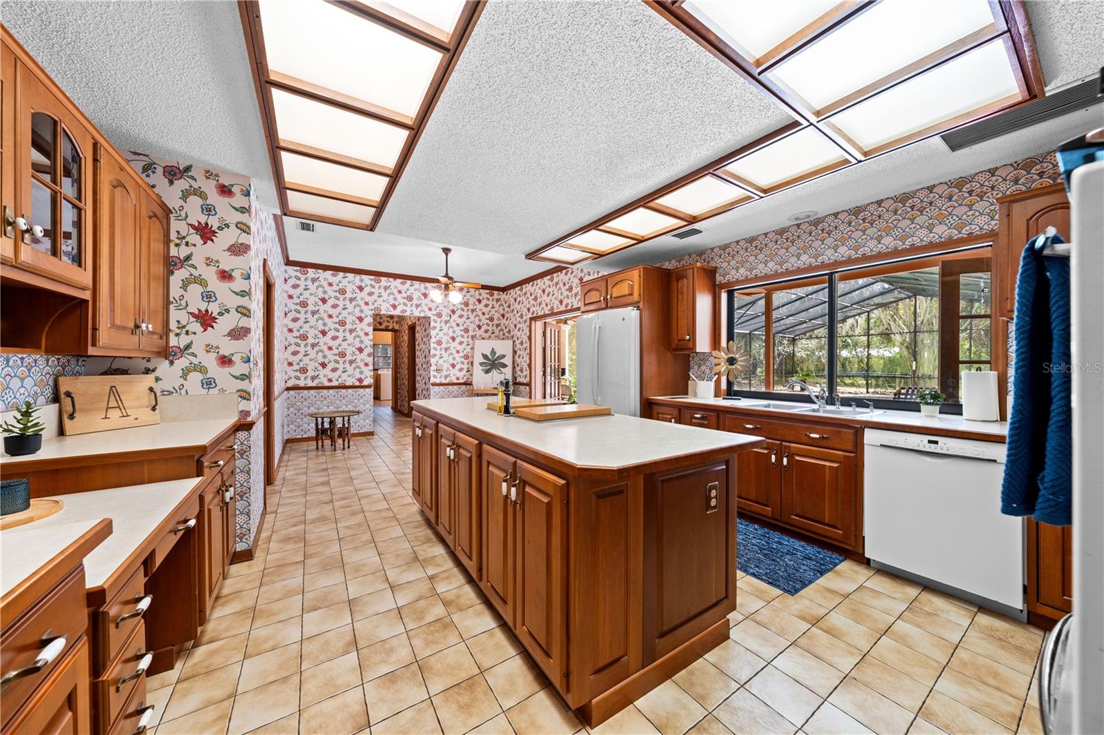 Image 22 of 56 For 1540 Grandview Boulevard