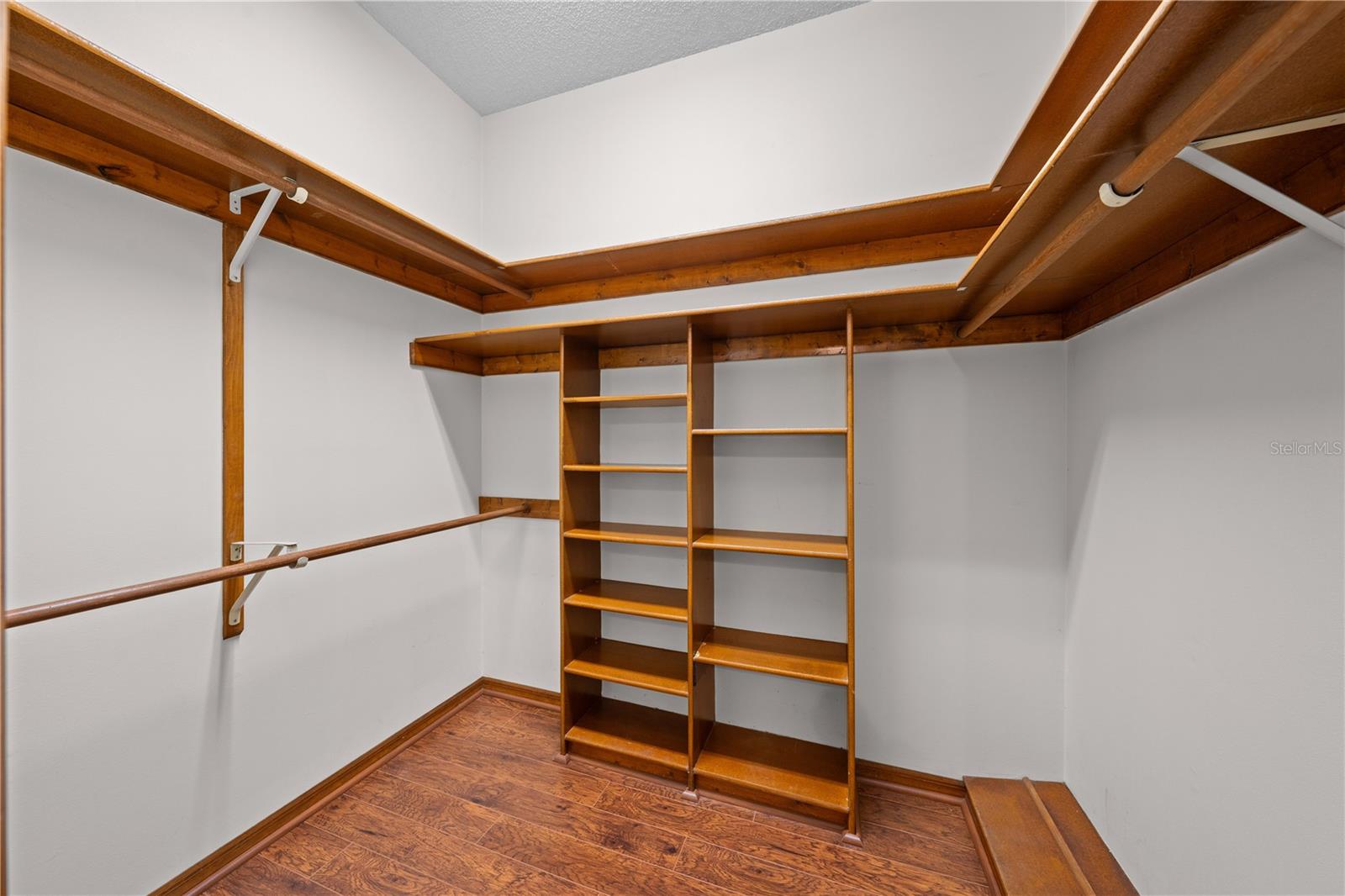 Image 33 of 56 For 1540 Grandview Boulevard