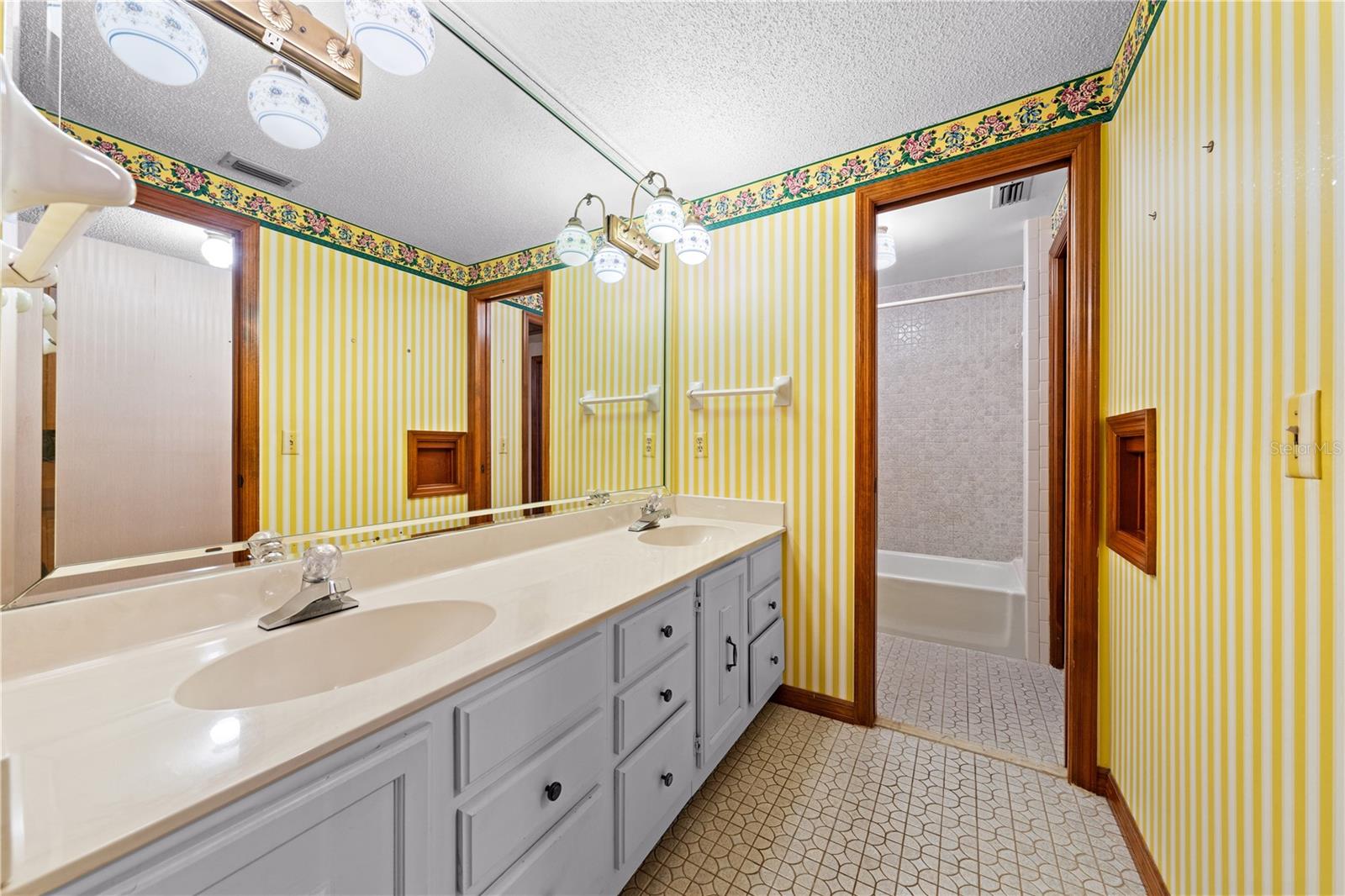 Image 44 of 56 For 1540 Grandview Boulevard