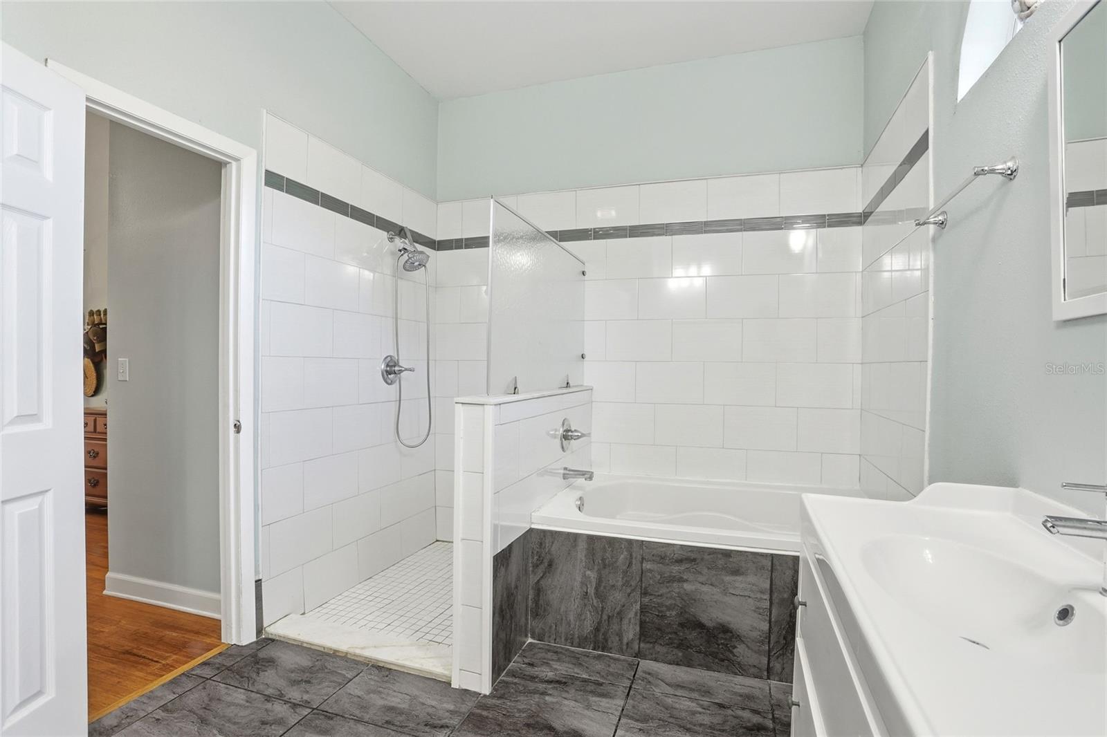 Image 14 of 40 For 5980 Ed Harris Court