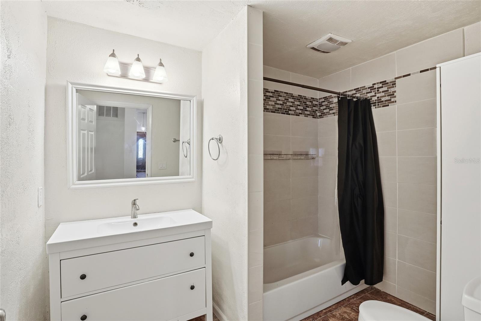 Image 22 of 40 For 5980 Ed Harris Court