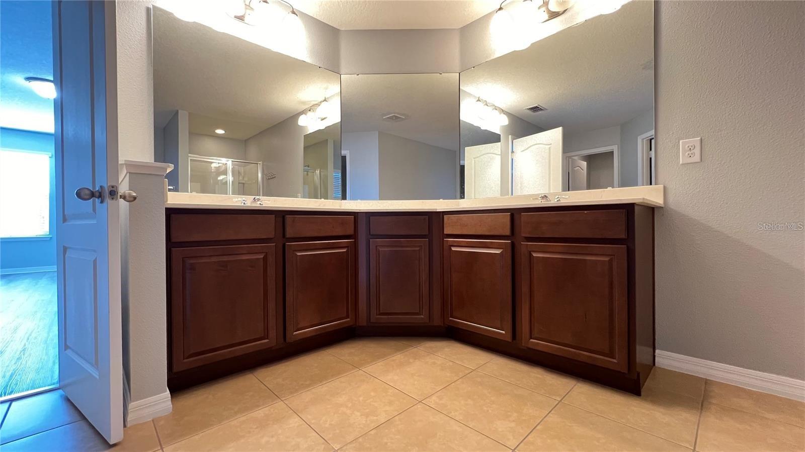 Image 27 of 41 For 3737 Maidencain Street