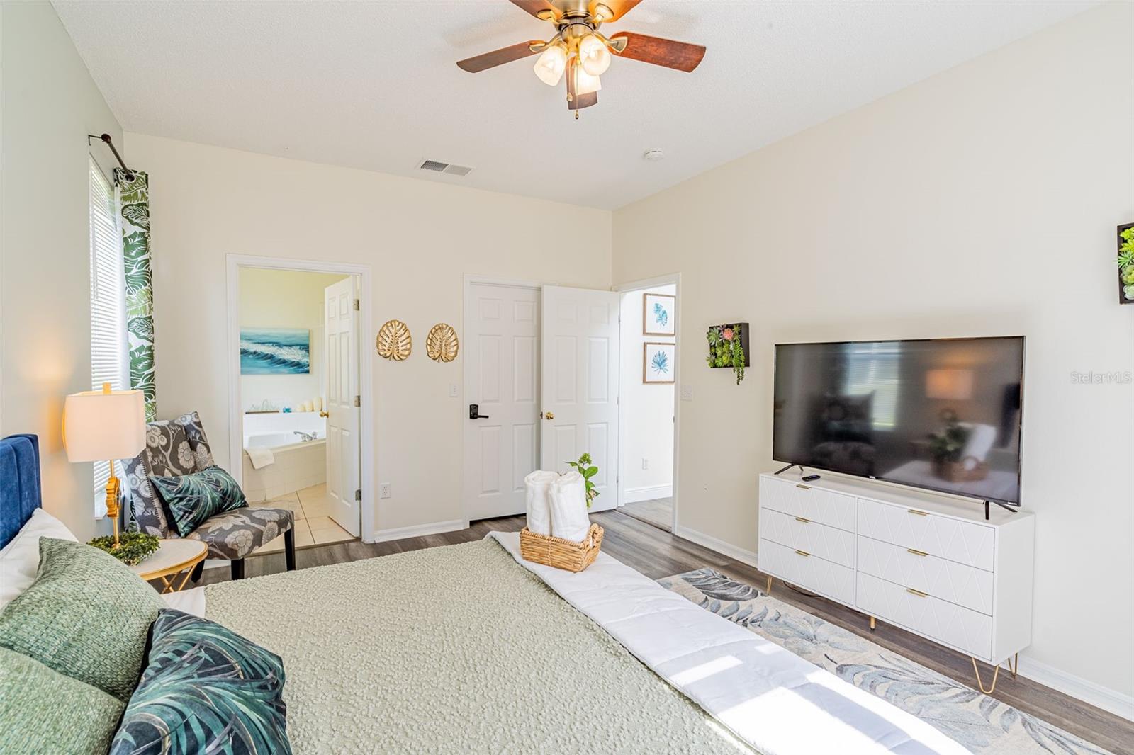 Image 16 of 61 For 8491 Oasis Key Cove