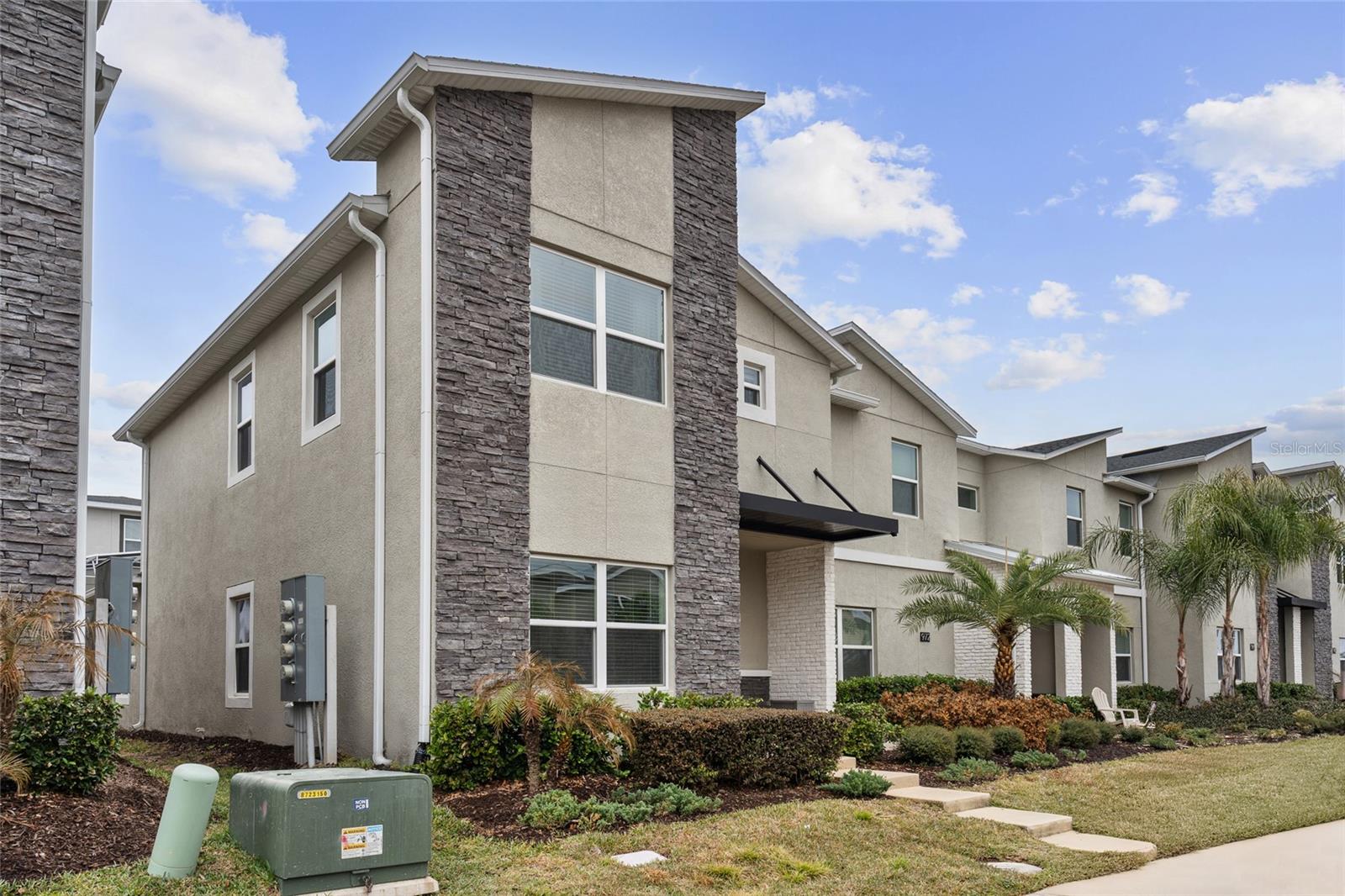 Image 2 of 48 For 976 Leader Street