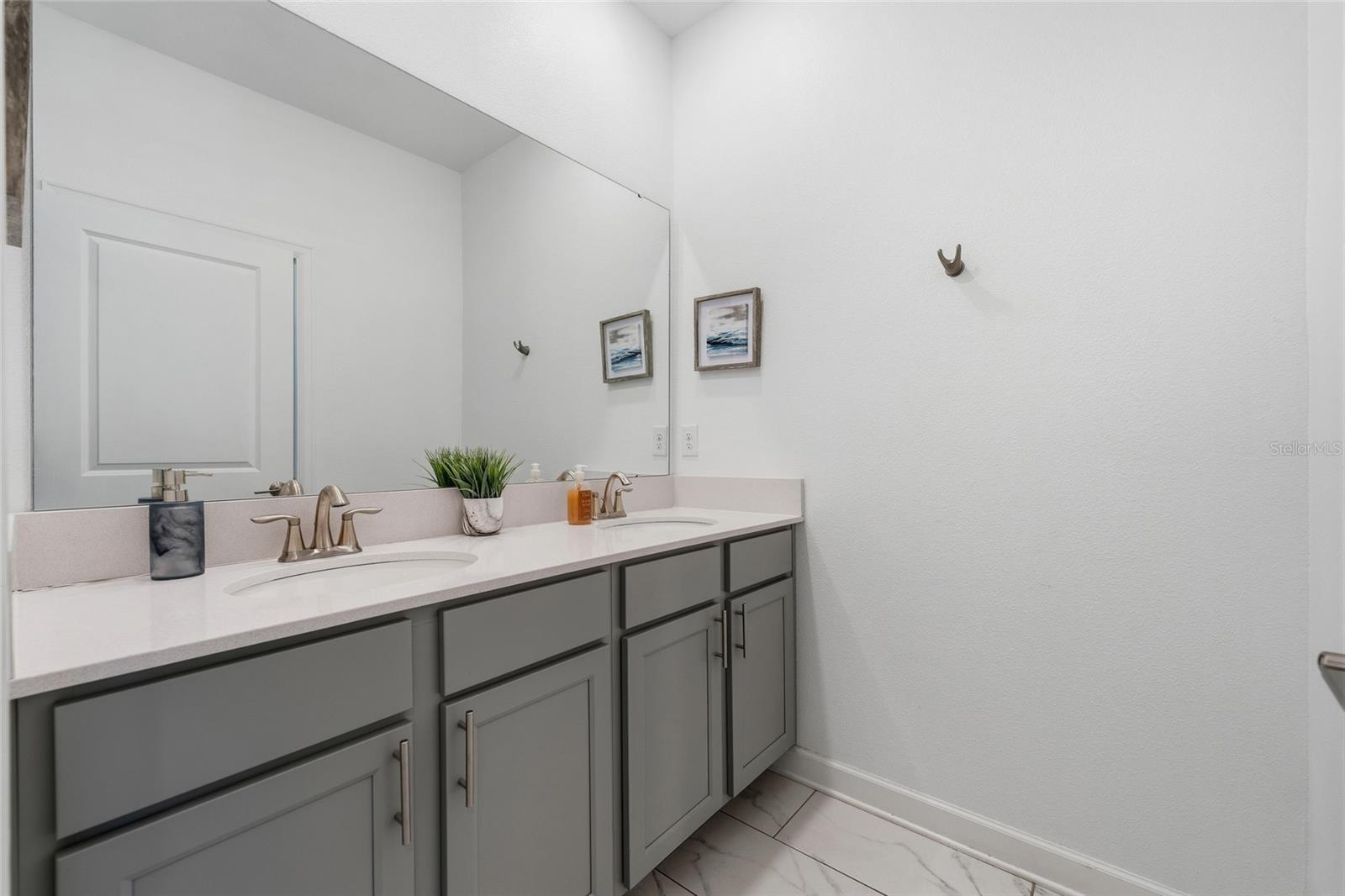 Image 21 of 48 For 976 Leader Street