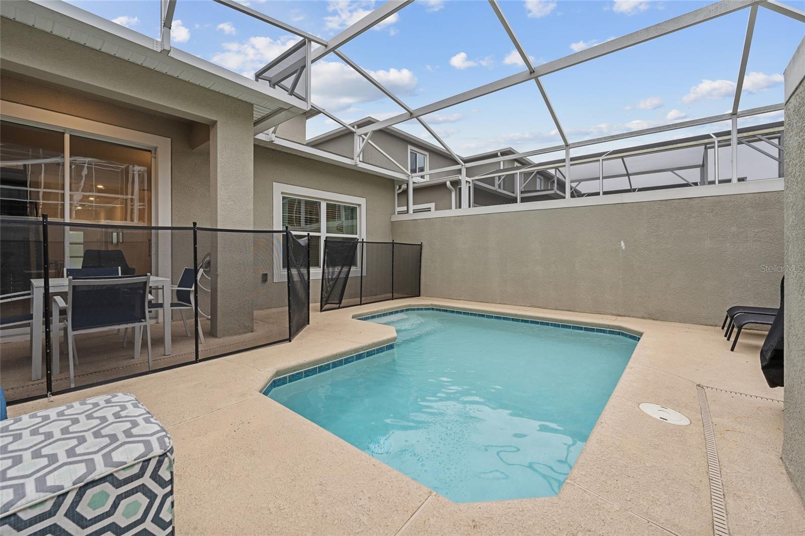 Image 24 of 48 For 976 Leader Street