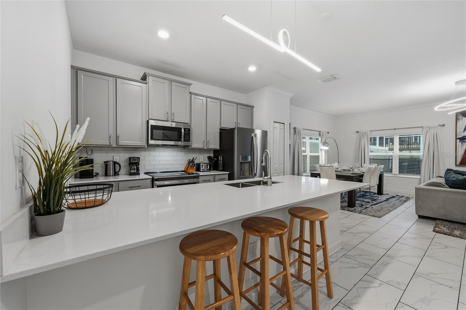 Image 7 of 48 For 976 Leader Street