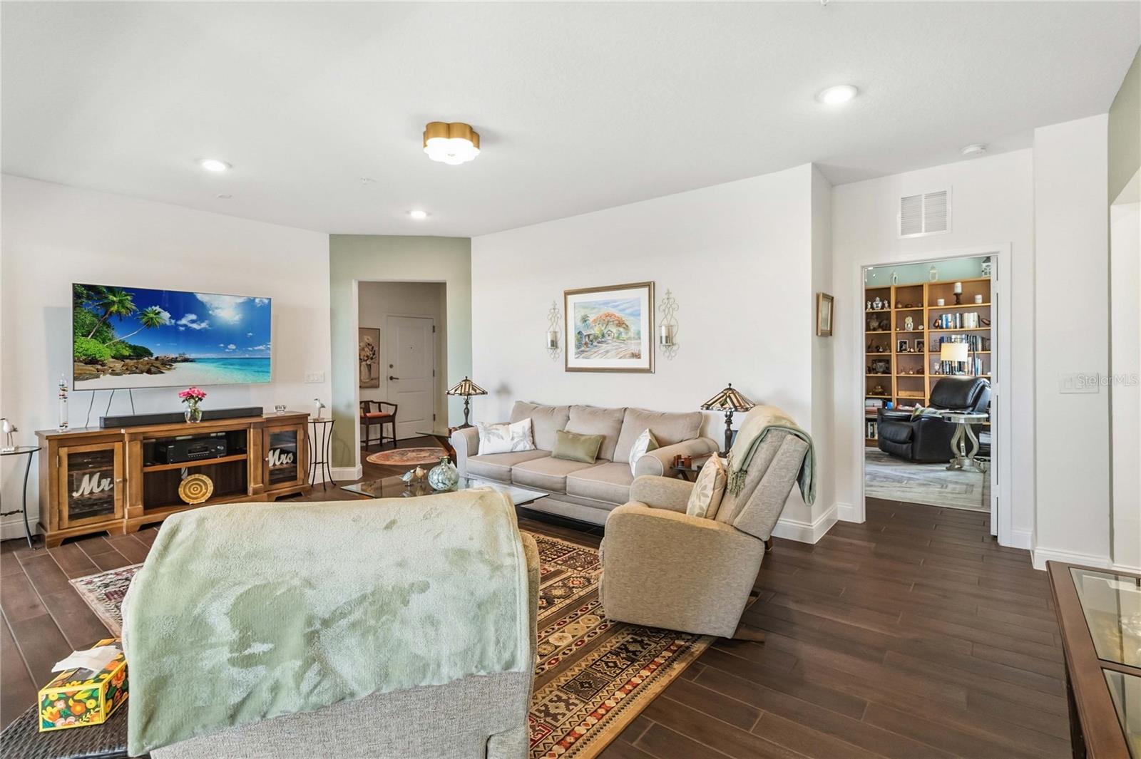 Image 10 of 51 For 7517 Laureate Boulevard 4402