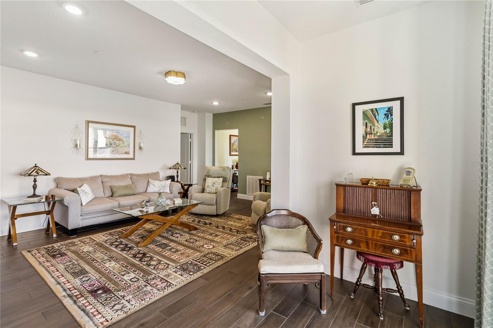 Image 15 of 51 For 7517 Laureate Boulevard 4402